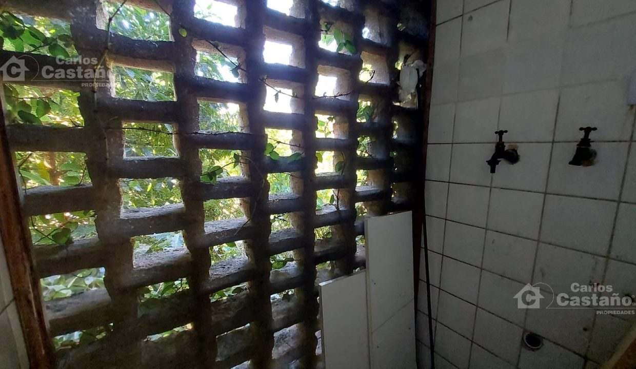 5523744_61452682706450404064605798516863471014661115545655430245179292803404966884131