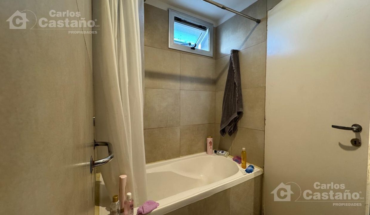 6703377_12053752675827016202864557423673341117617587818747546305582638164430385684299