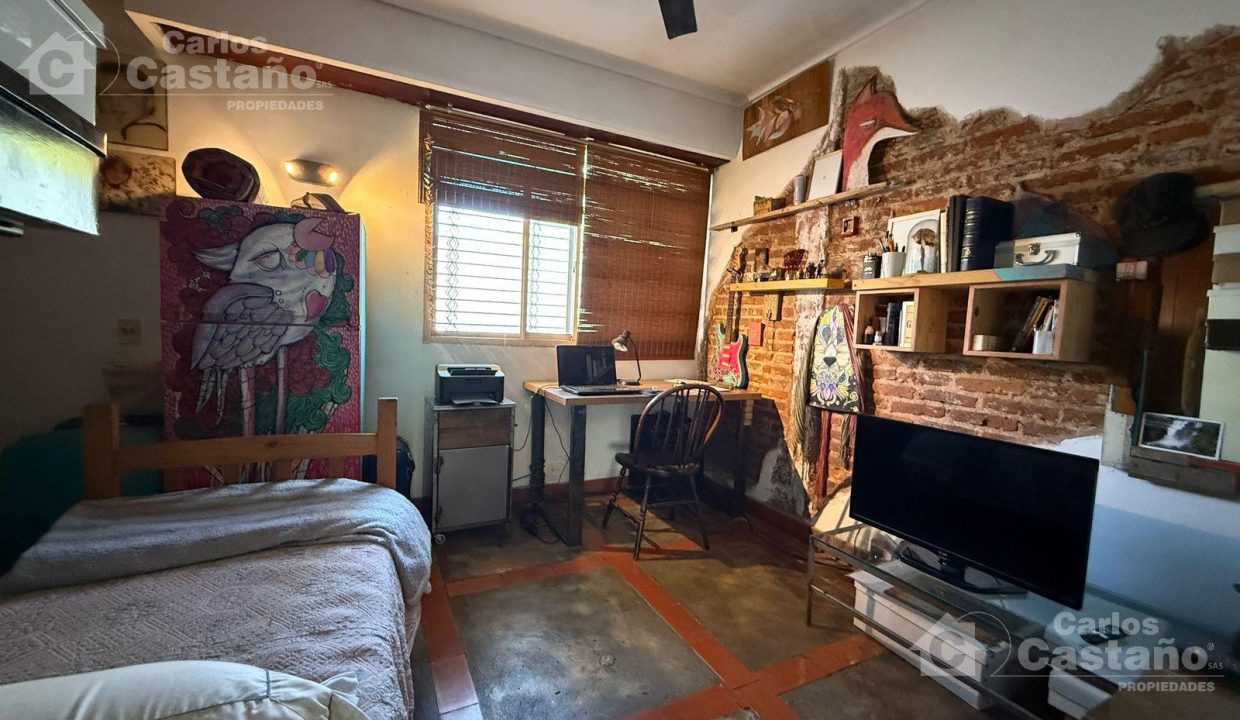 6833453_51877475639149675545498199921228603931809832752760483769234628854846660003803