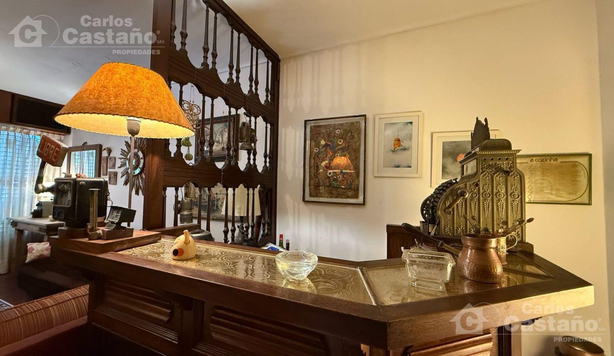 6833453_57137601844403535576373821216448408258942025999662173854519177321224060348591