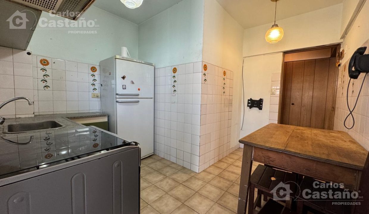 6962221_21412402996945540184921978494107484327837672111258260575120430593794619720185