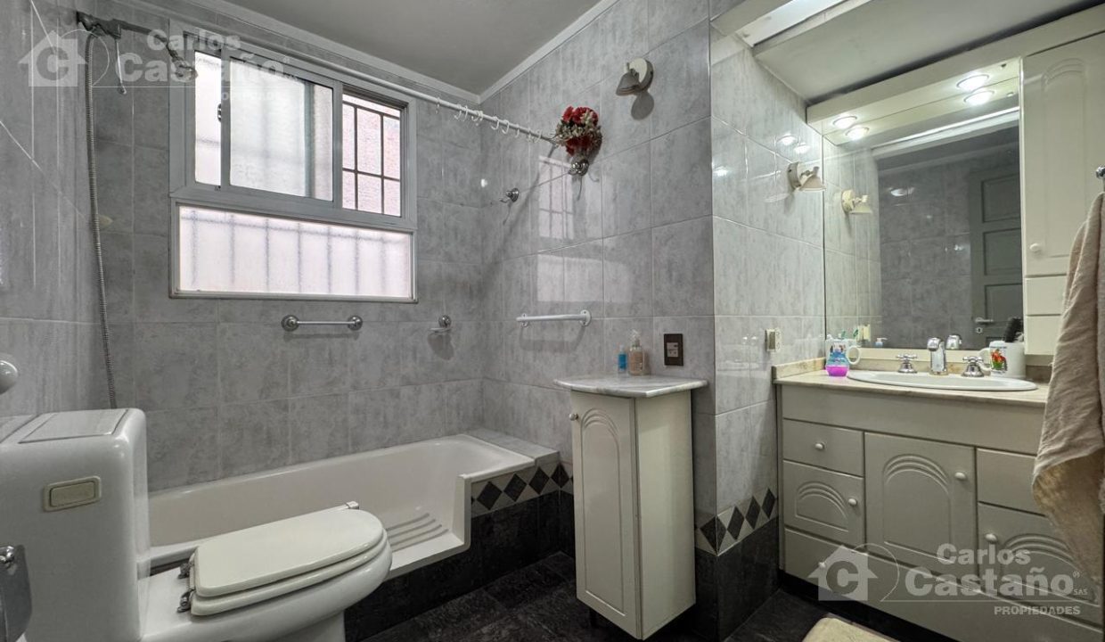 6994961_21820593159170536600543642447947535407722297795209276843034986152818949915068