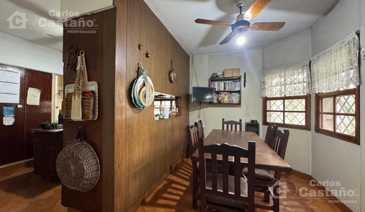 6994961_36572374633526150495821837677070927852910370750311750459815878725705854710765