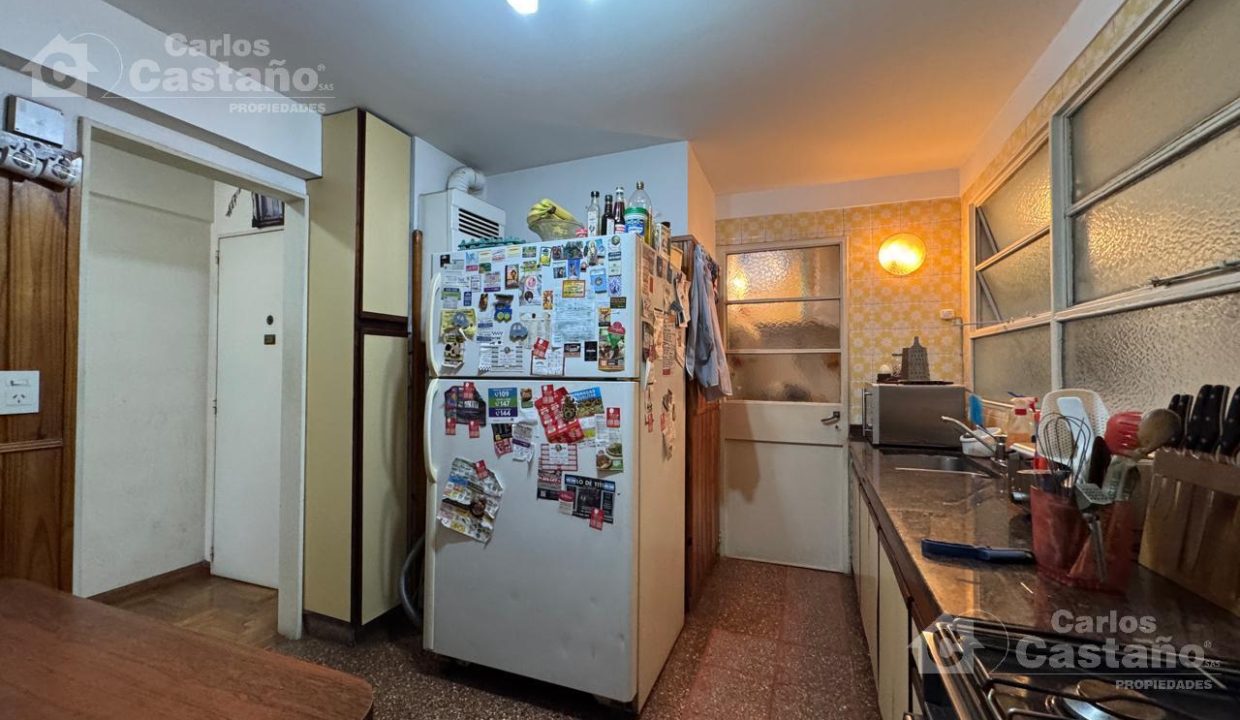 7003337_52533059783423254381050074775611807667628257316531787739645478142367221236906