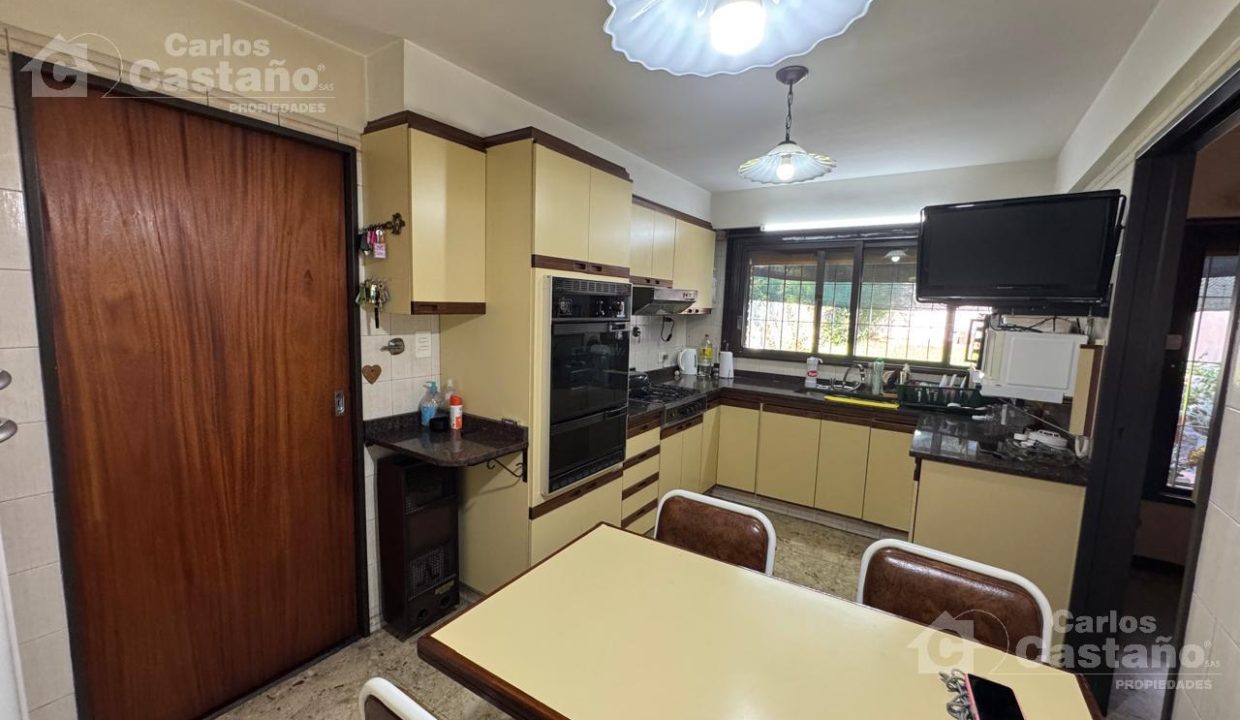 7003446_106678737455535370574512483450760827043045925126466750542393321320940184304059