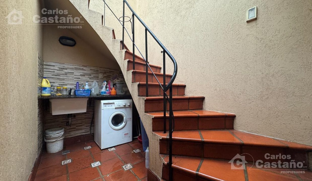 7003501_28915225959132461125782122407843680261778348557897094222352247089036049501370