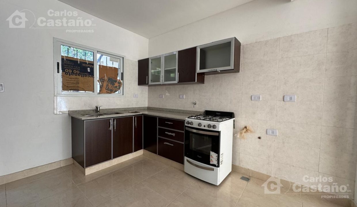 7003753_42283536144176514971049376854932944718695499881264915825071058050027811618964