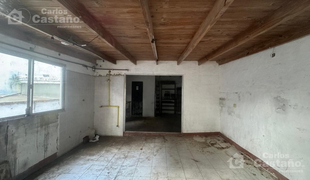 7046330_28372252663168567977957229777890460384222195220814758445093479172475275254480