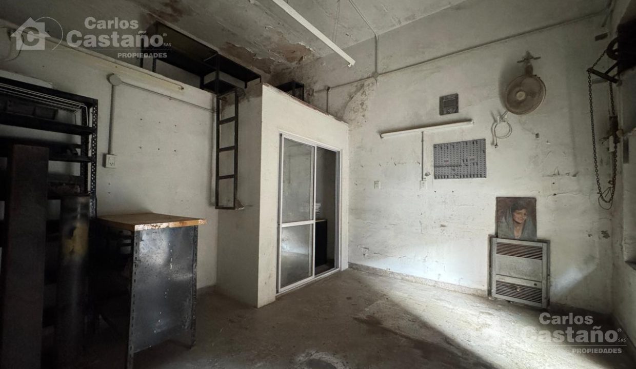 7046330_36841392770873927588216040675200801892999793534217793910184814352798536801512