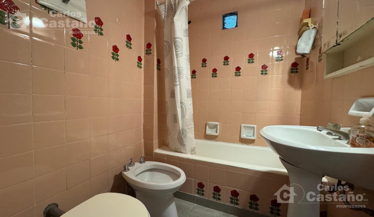 7080423_40086186166287140218174850035377895486493988403891145707389676333702435134383