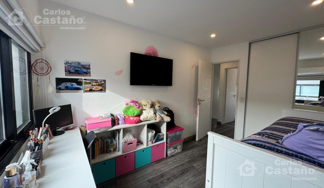 7092873_11328529377180773820018892657419985612155729082152696945559092730520326811615