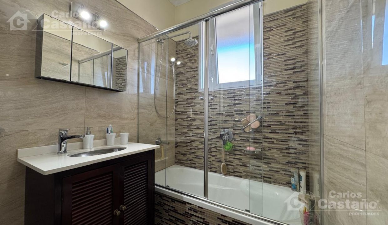 7092916_10385314227218515109259992808000364433568792625884746823731933049923940494710