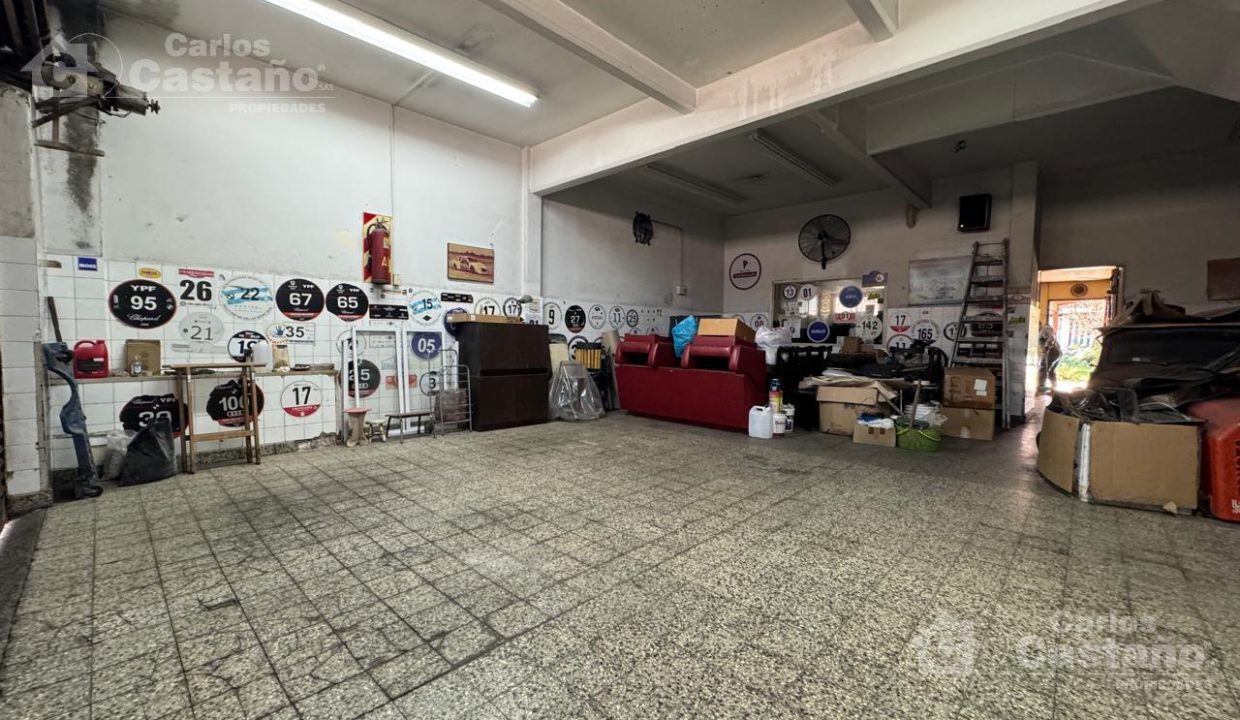 7092916_26947684576139351242161818392658939055456091765895890147171495374214894299331