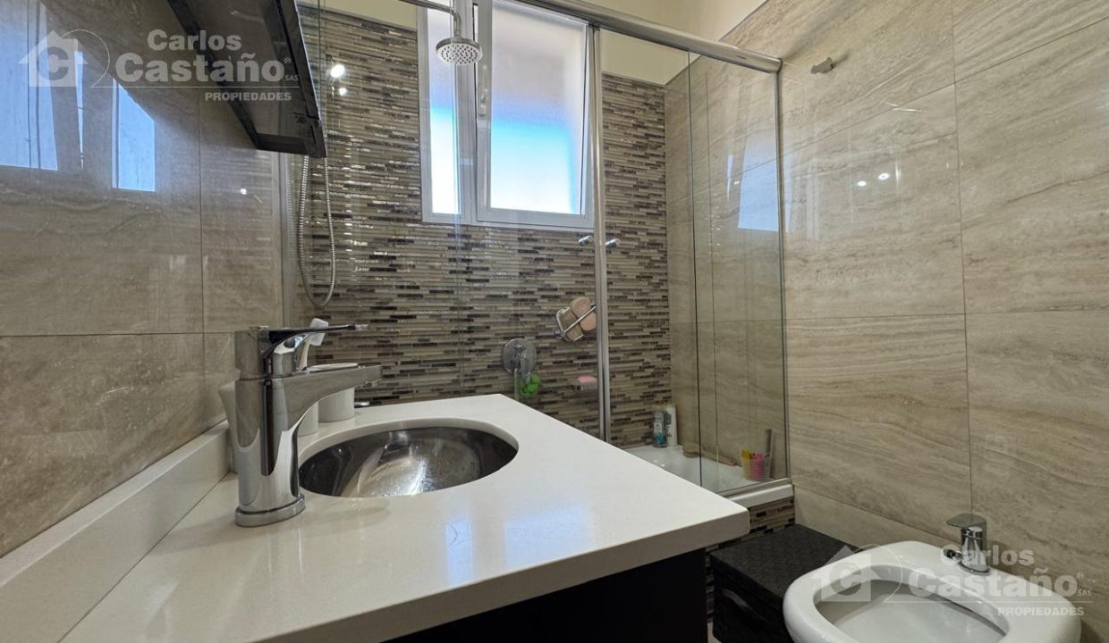 7092916_61453443070292192518736052884914186666677207351929373585266141116049421271265