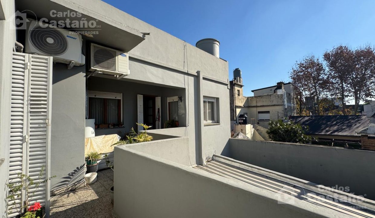 7092916_70562787982421009082565500829258208436781255662803810140618549645466646257968