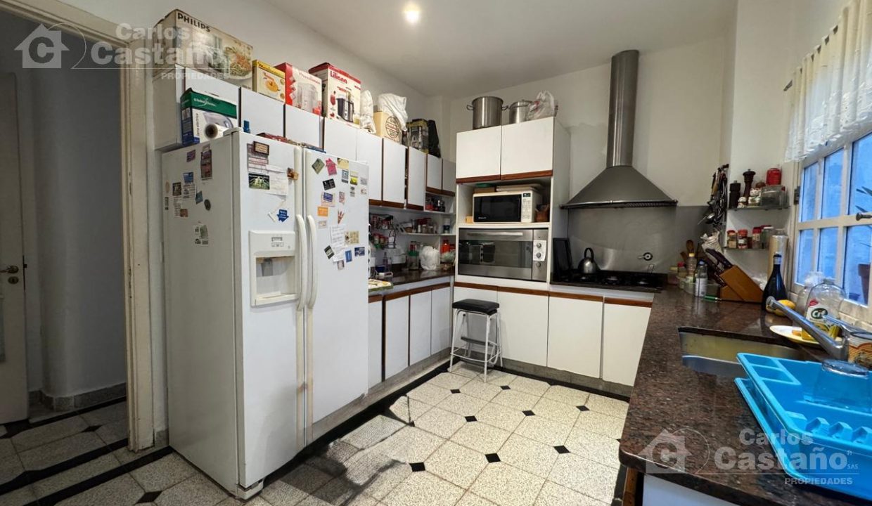 7212034_94069046624746662463503046356680400034274680287957247995312382146260510163022