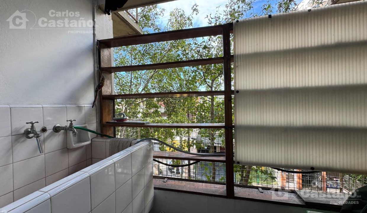 7212230_42484406797892197238477486438115878308215602056084897662551801219516467304120