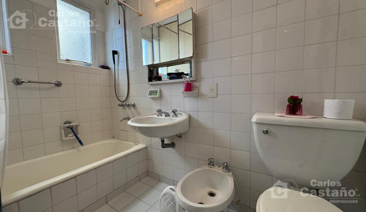 7212230_48968517841867310429646741790352022531601847003990187637164857636197258550001