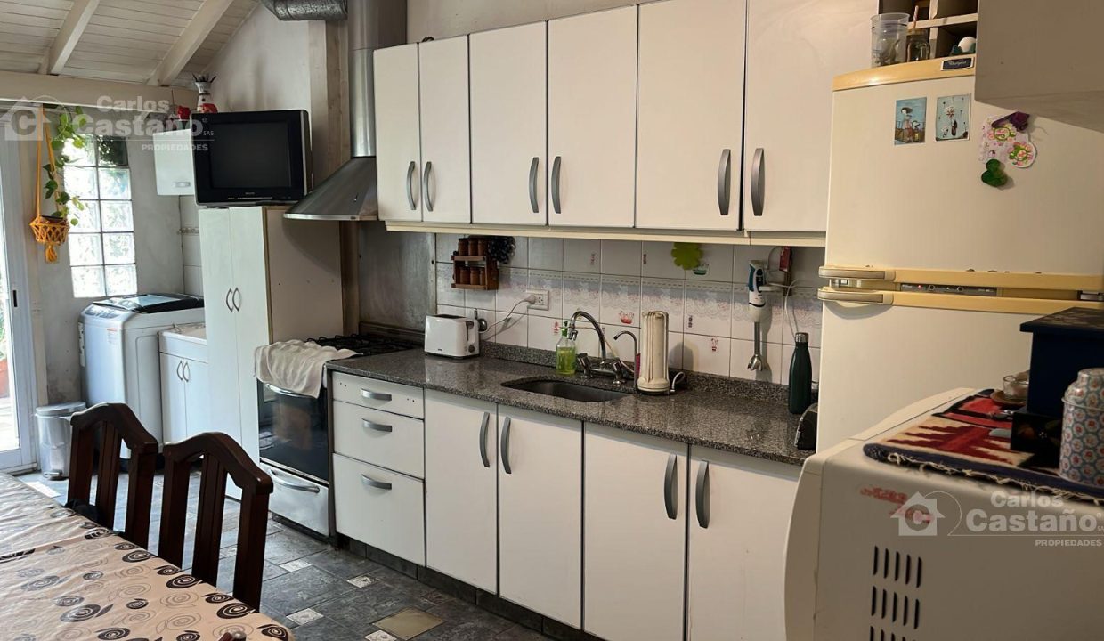 7221468_7659848280260486758905951634849563401192256694996530241621464903845367192084