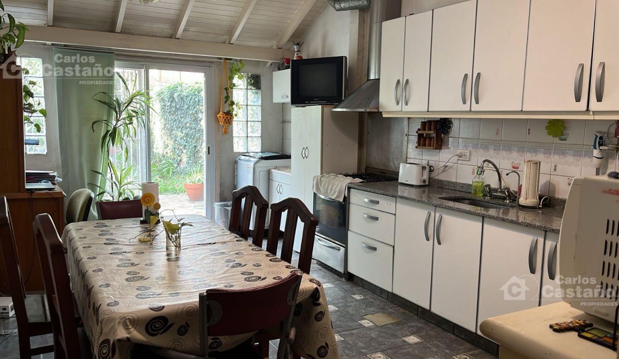 7221468_97345724534882525373483327215086329173092539940019452540709408955755305625383