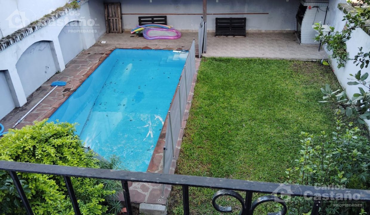 7261305_78104565068392396762789105181019131105330727533376398772389076287503550135772