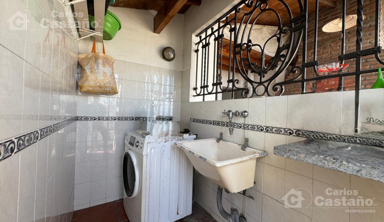 7264805_49401800910376499645796601769771462371733527174889877422794270761315183922368