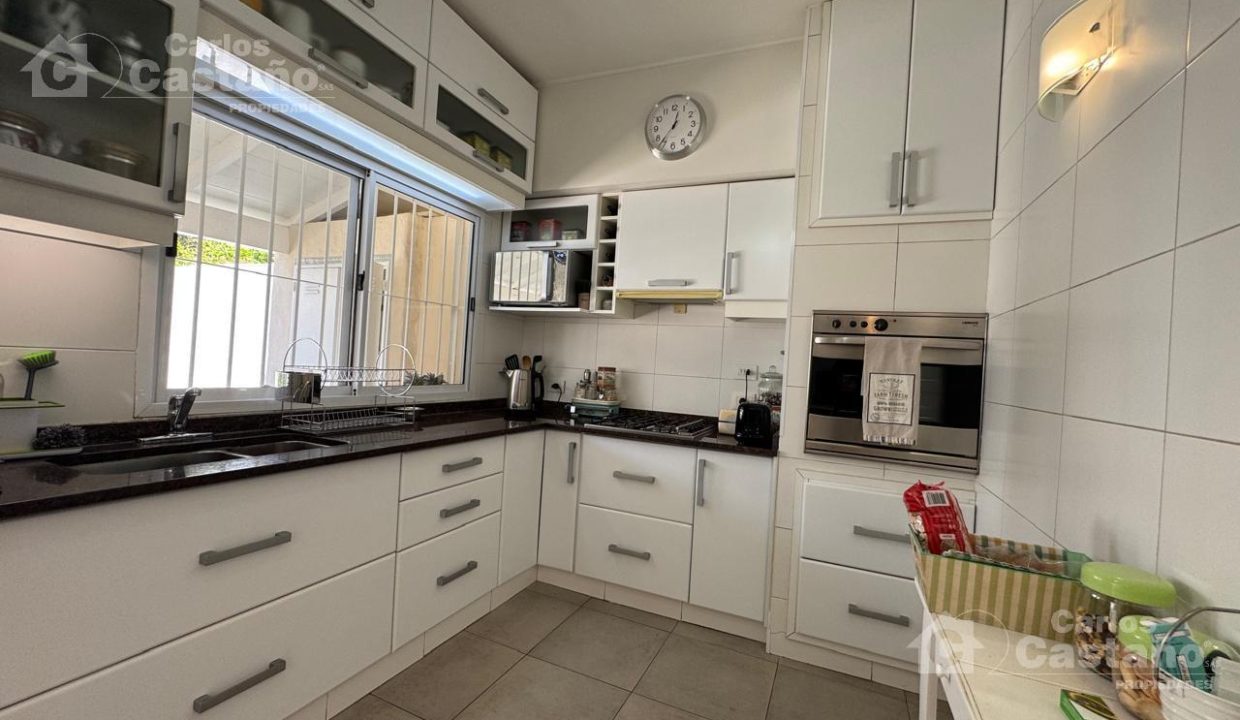 7341855_42839620805178718465237923444335789736074694892586252181885400211535666342457