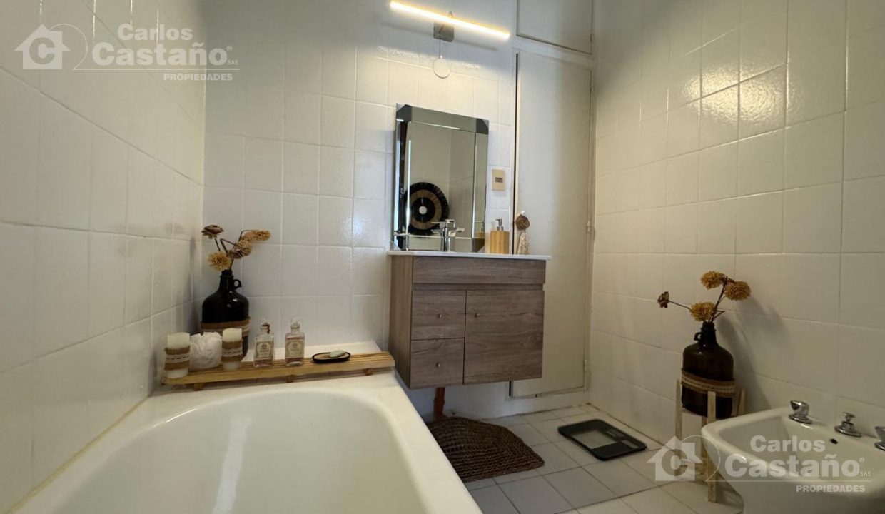 7370207_39106126692153227987159204018433558711351958821417812116043442310741754569410