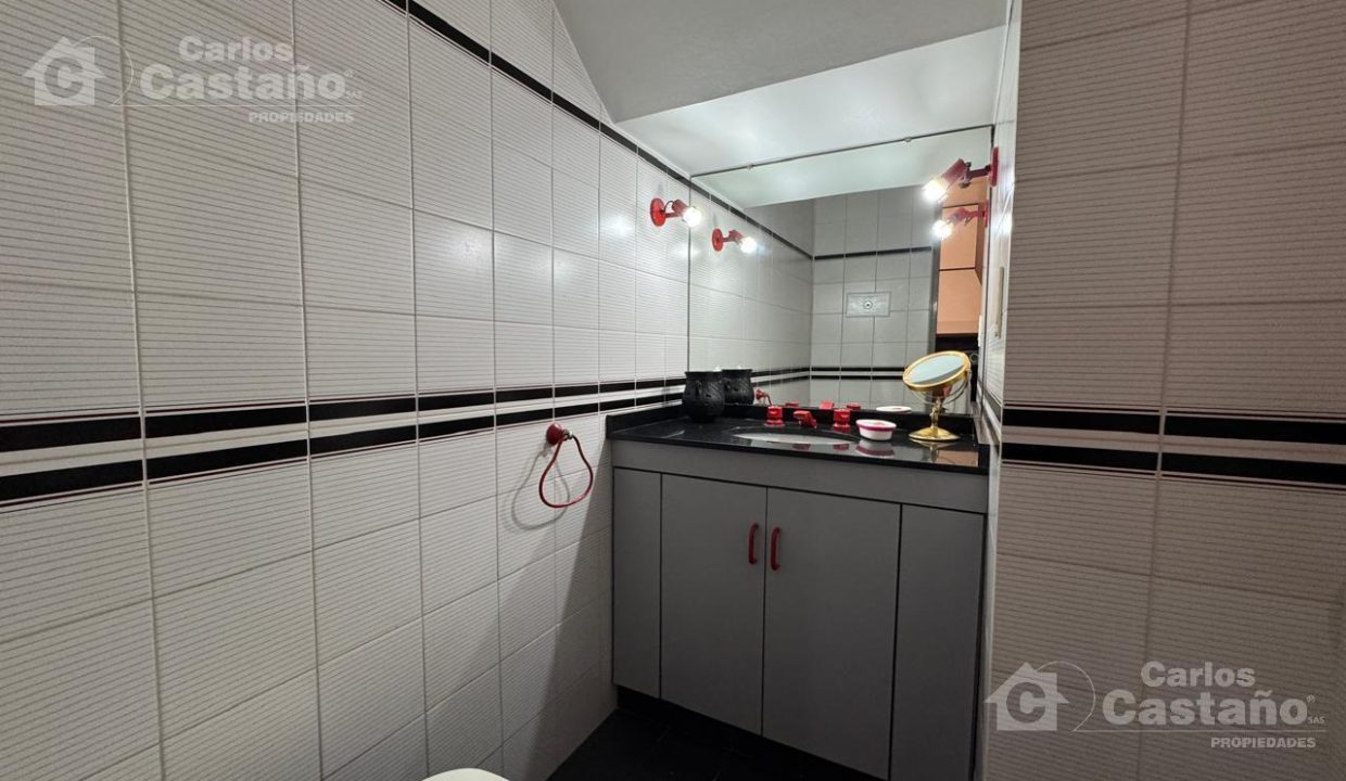 7375601_19215443495925360441235960625008256415446645546441914311944718161682675600097