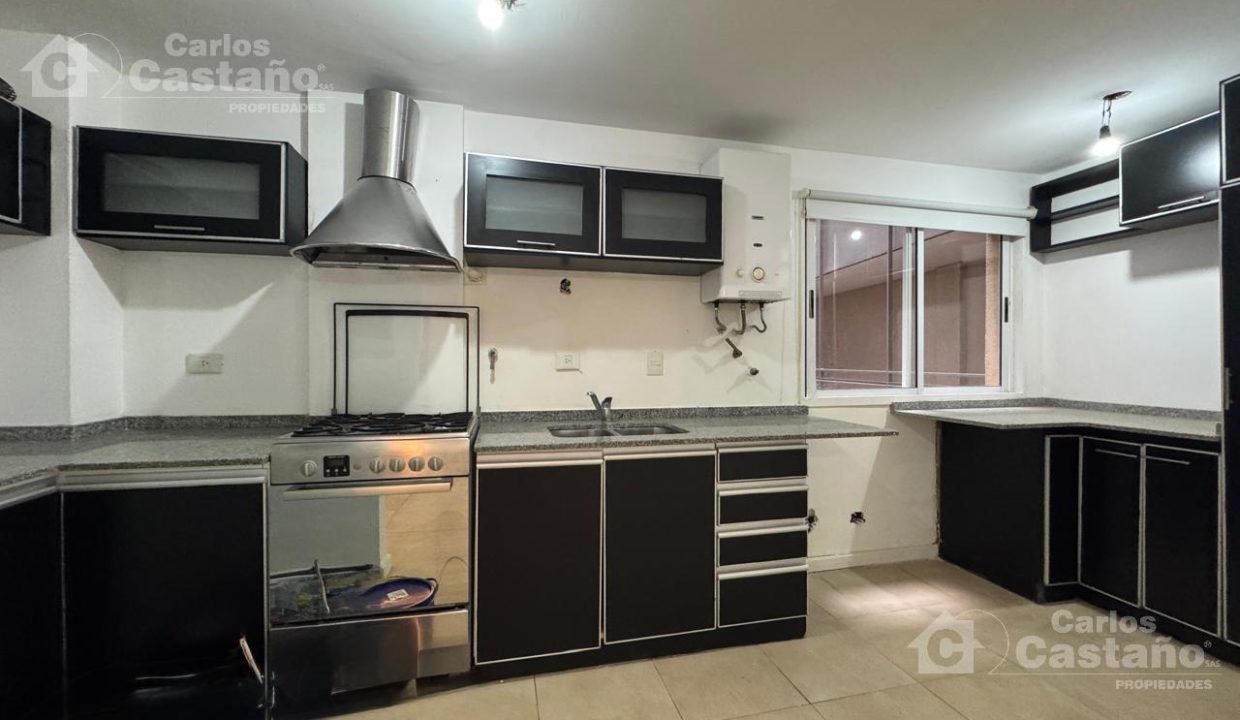 7448560_100578243330422899552218406889392206045097600134692000793764489725056985776701