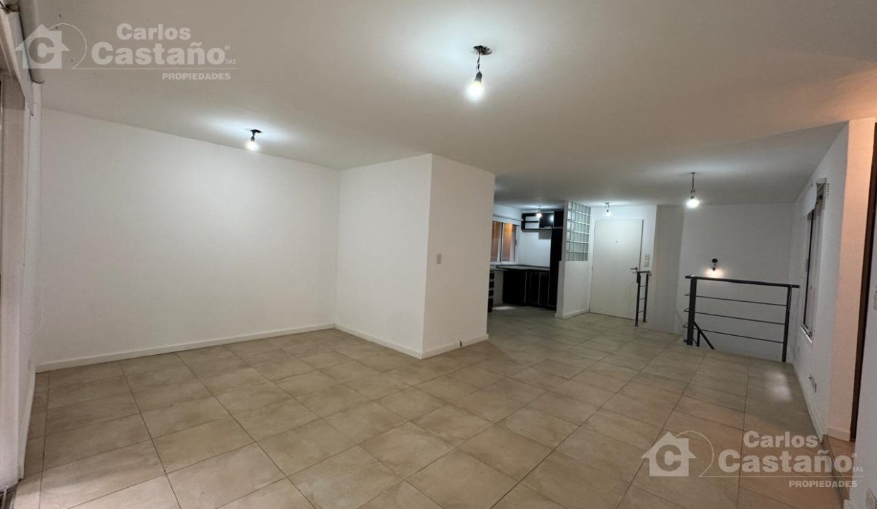 7448560_24001878345641975580846181550663795689129161134626548953260905751803402792369