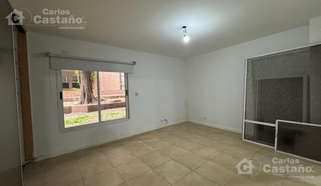 7448560_7011725636187637787176852805870452381079300066627306706354496072778421398226