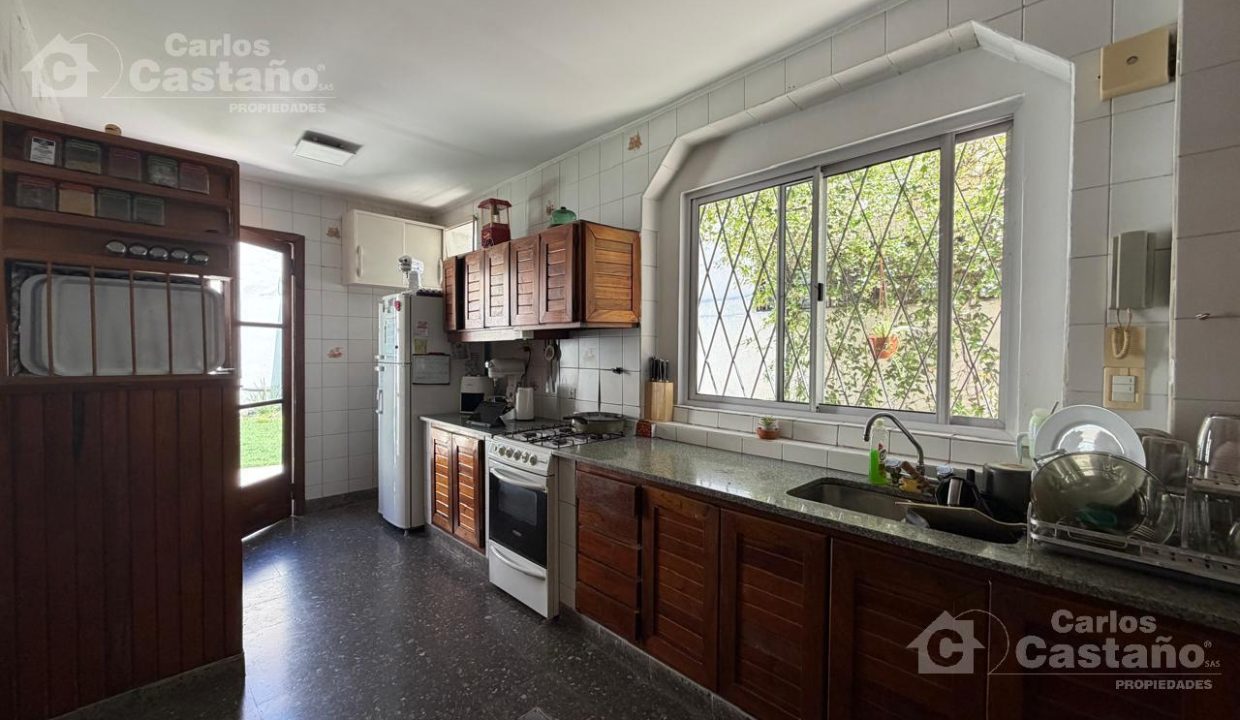 7537928_13110338107171903675997386399438476104456687936917171904785536697307815204727