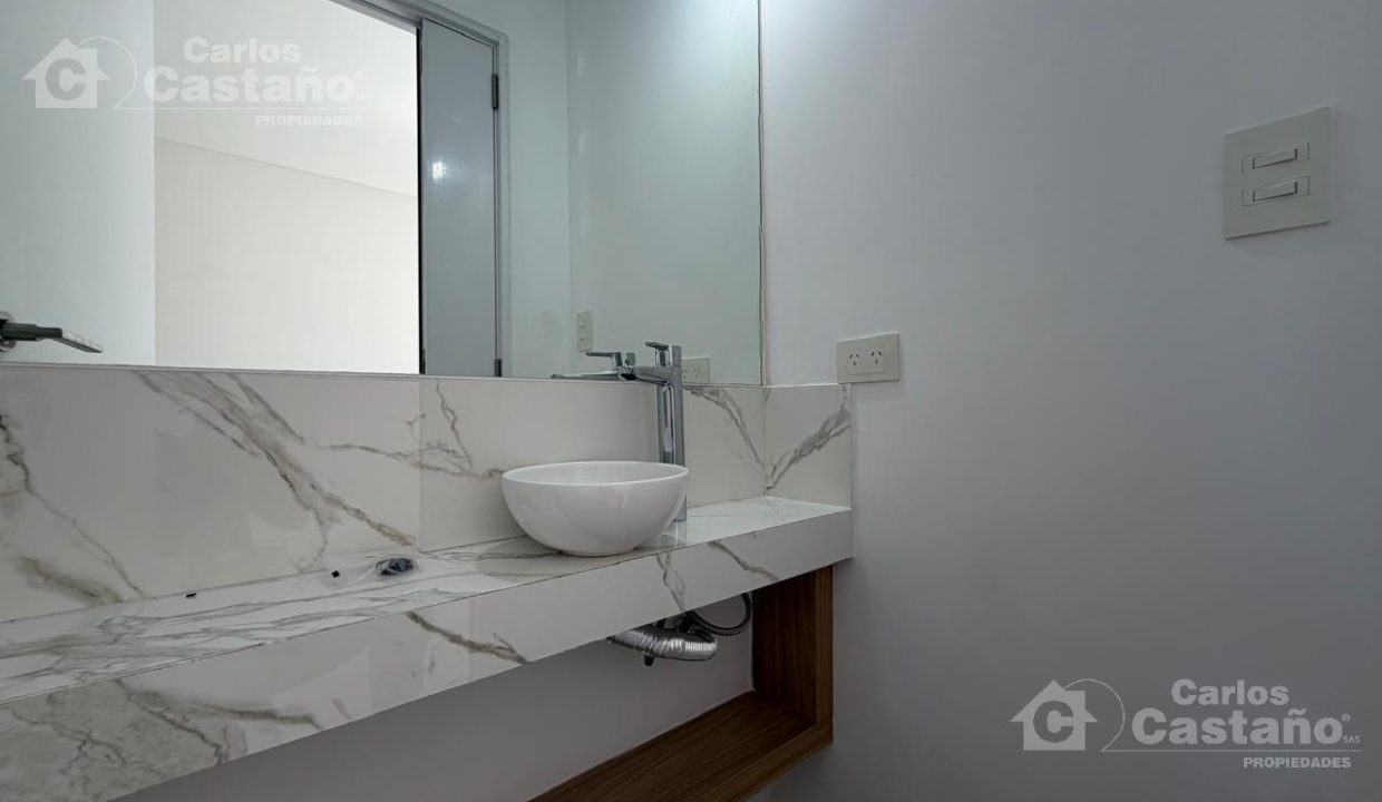 7541400_79761810229626840014023693298340424320725270563692489320642112339224450084120