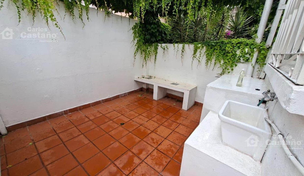 7565903_18230216905370006623113257886728099271802719127059995209865624838679895553924