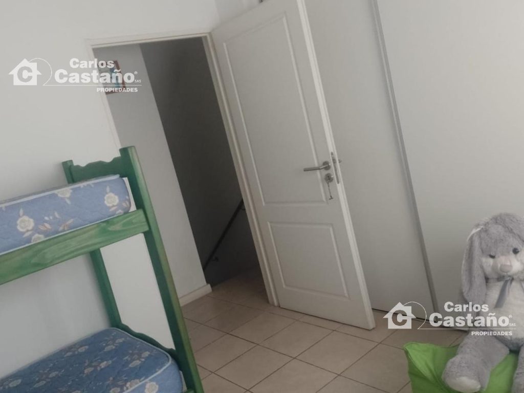 Exc. Dúplex en 2 Plantas con Fondo y Cochera Para 2 Autos