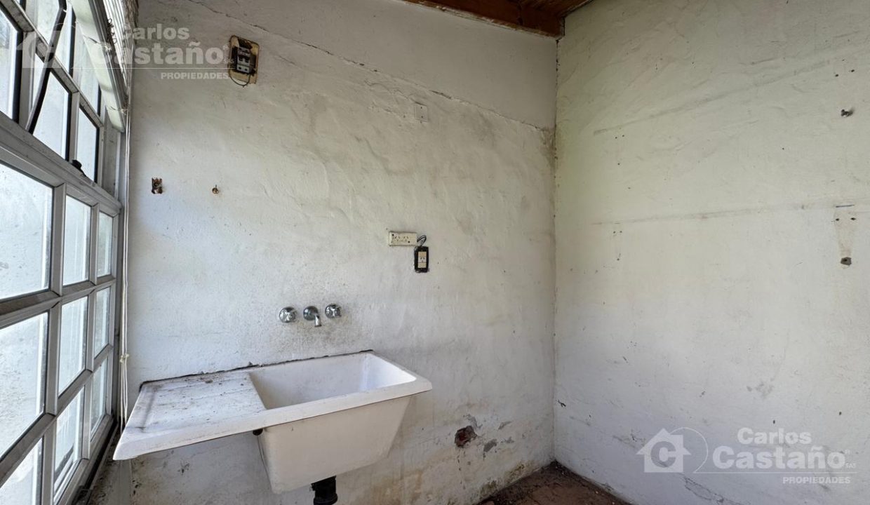 7569274_2608030633001299883772394383342164770047677446002731220386525513077640335705