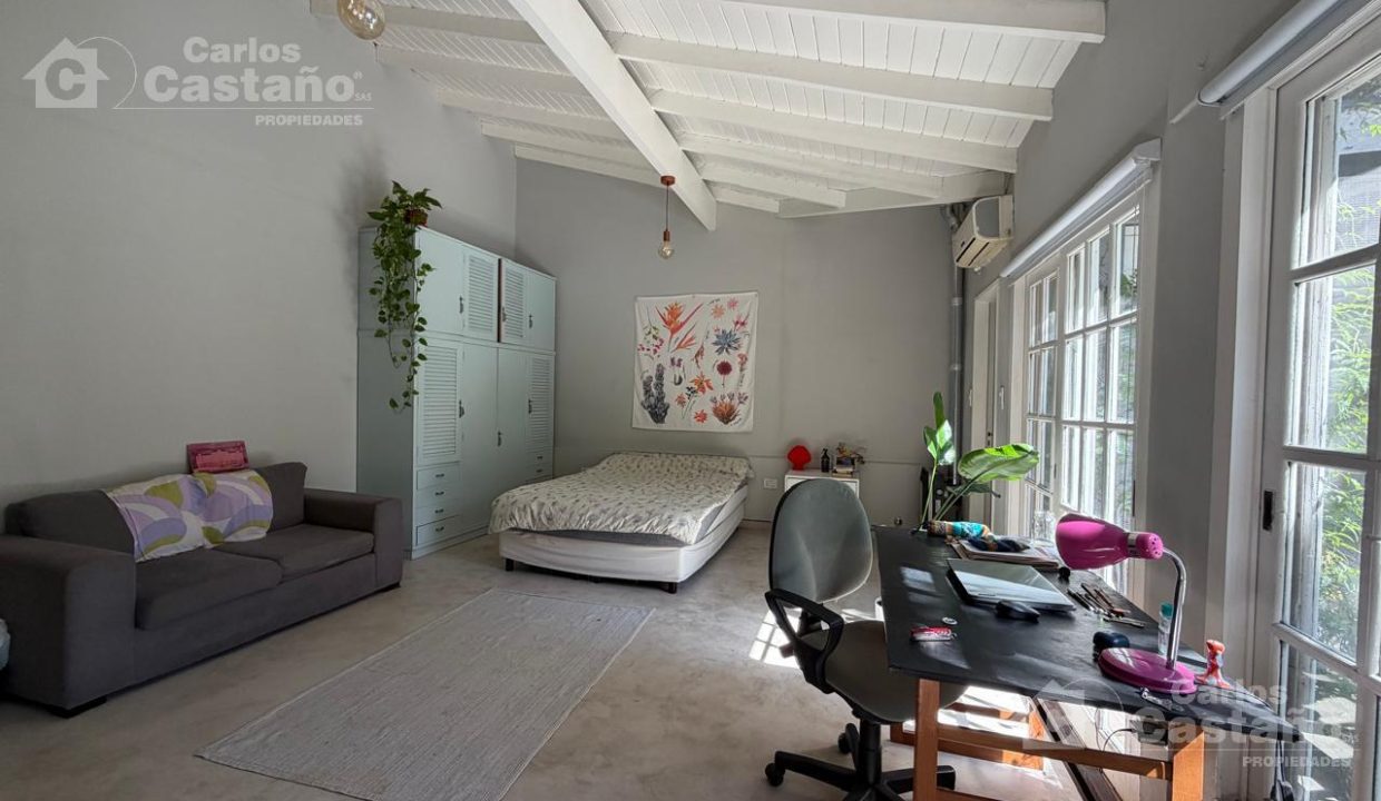 7575630_12350453962532009255346273557809281986454765071999705400151855535013711967988