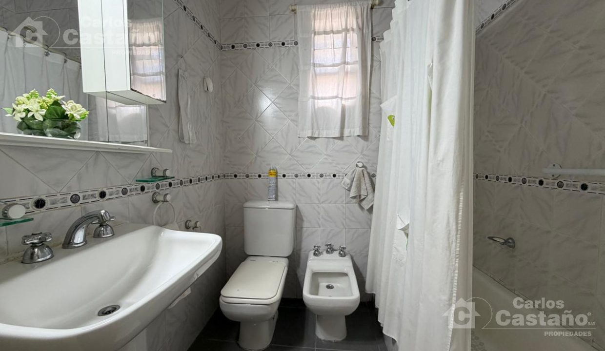 7575706_102731046004312875404449883808295211715061238496434175699187442514351922369632