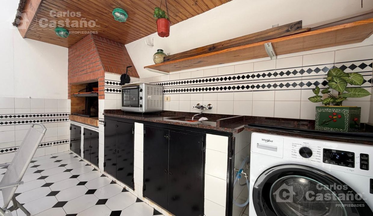 7586125_32418923338355788379155592921485747781148361647601998109812275113768827110667