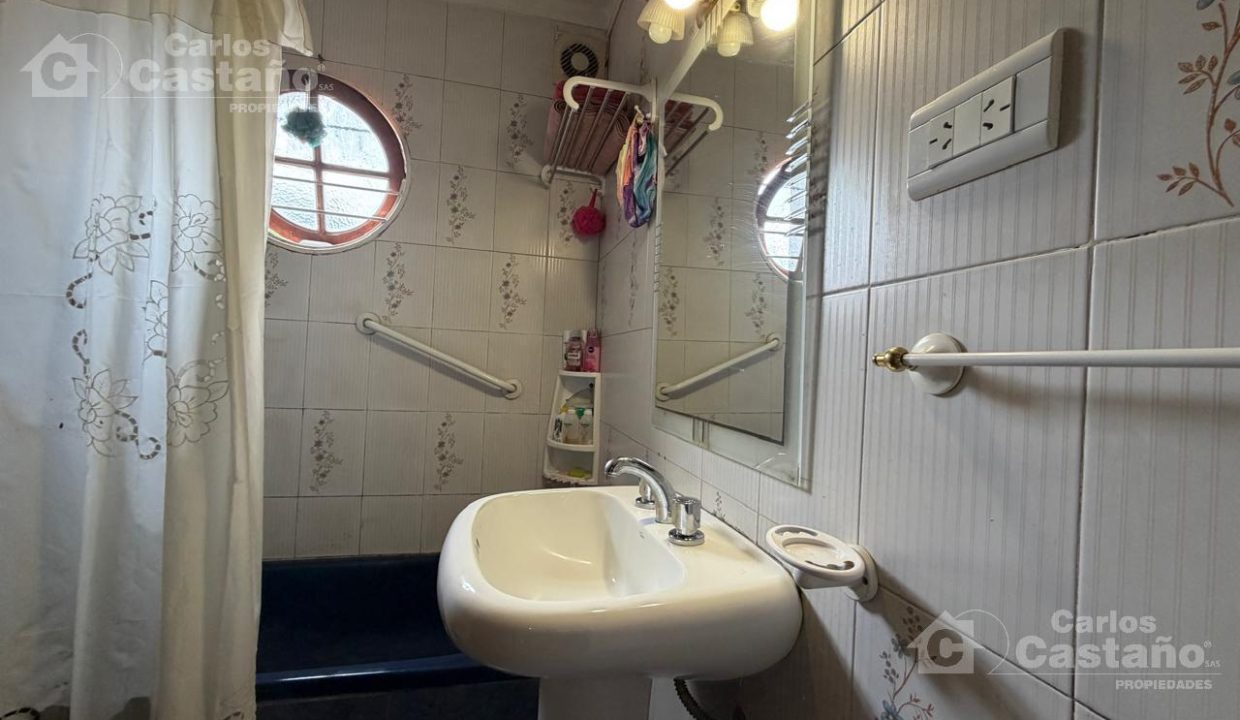 7634553_24724734165037285029080420153793964376841541084808091373126551756904282788752