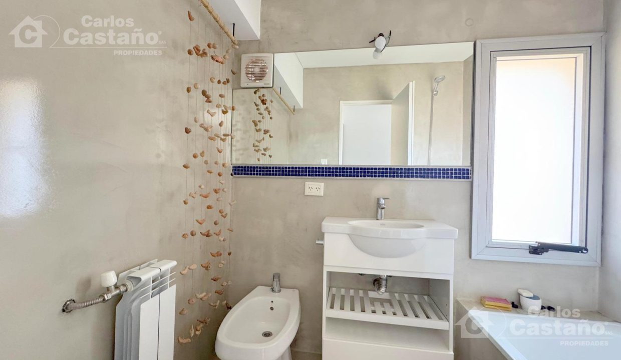 6468483_7450895802333978022679245007833189462408005017341134132193802613835528952208