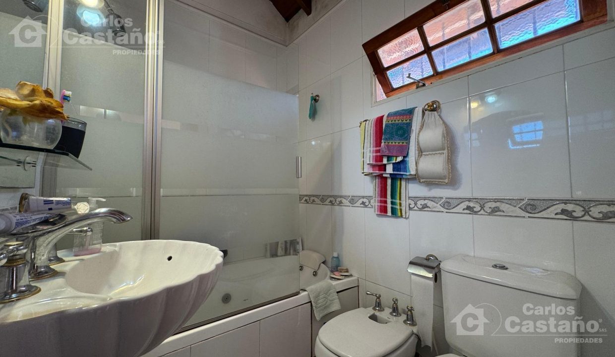 6497940_72596164813090532900633869720719351006466924225093476602755033014305383808097