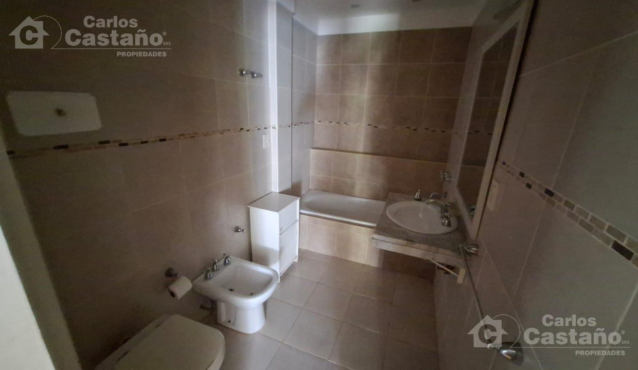 6677685_92000894422649110885369067873669125493646041476120606215509880483253816816558