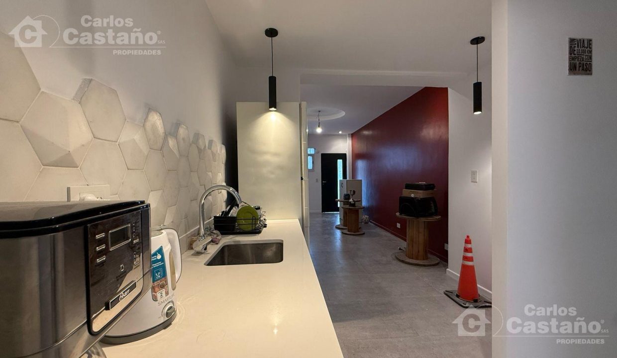 6836987_8307653251490459721293736999097017838081712966758540199042348821777359624408