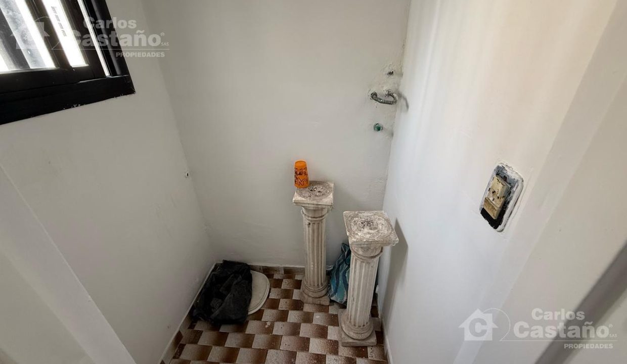 6837071_32787381336925465897987063730874207681099148773024775745390949989433984844058