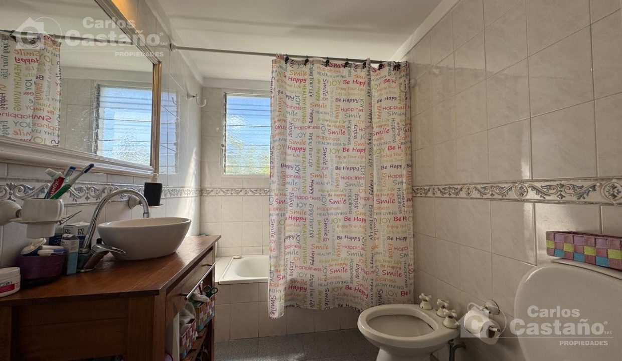 7083885_52706209872816185801468592843677357193764742822795107695827262113062433995438