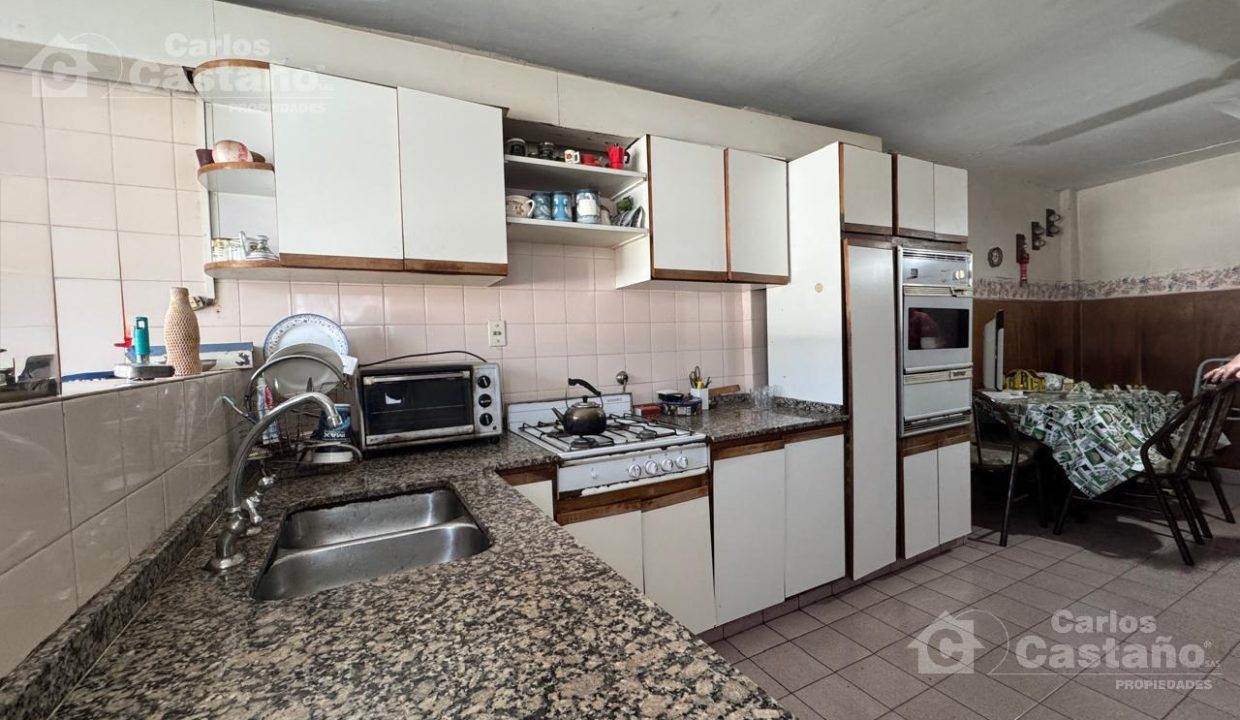 7343654_22840067377099608318032831733978429604201304277345842891507398575982468631568