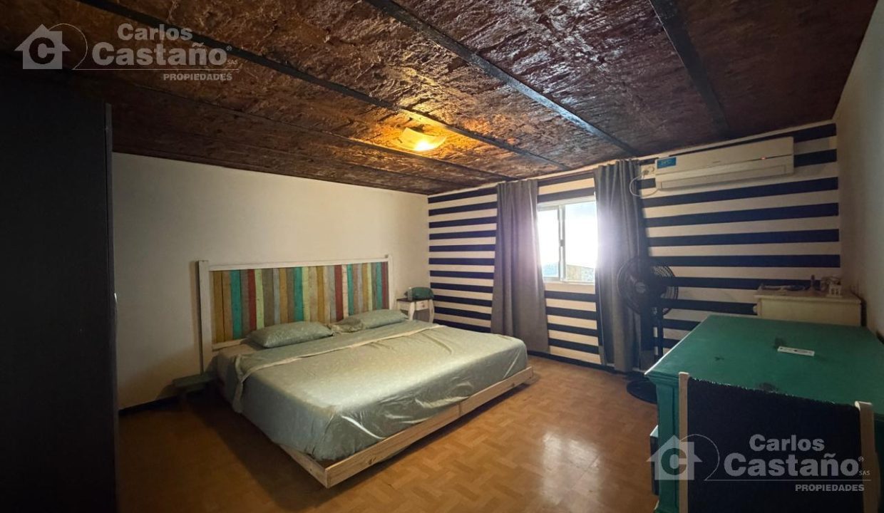 7615877_36702778898965652940919337543679573371169578365101427091257671415576439681553