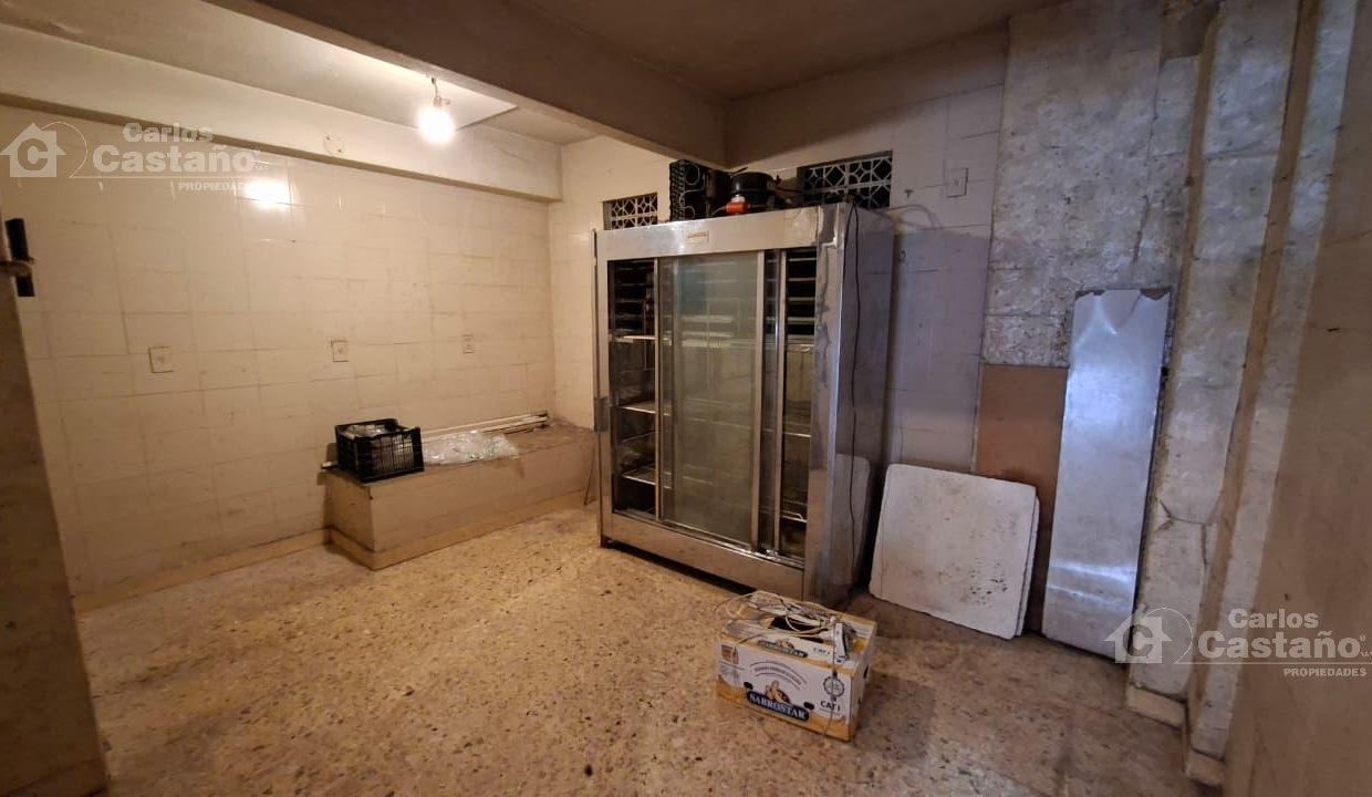 7645905_71791018551808734119786197496878198555311454914384693179320920874330892007021